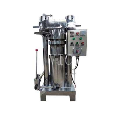 Macchina per la pressatura dell'olio di mandorle